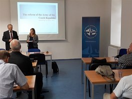 Od Varšavské smlouvy k NATO - změny v České republice: přednáška pro Němce (IC...