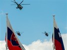 Prlet slavnostn vrtulnkov letky zem NATO pi zahjen summitu v Bruselu....