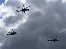 Bitevnky Mi-24/35 eskch vzdunch sil pi prletu slavnostn vrtulnkov...