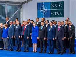 Spolen snmek hlav stt a premir na summitu NATO v Bruselu. esk...