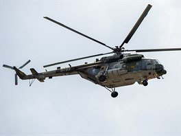 Vrtulnk Mi-171 eskch vzdunch sil pi prletu nad bruselskou centrlou...