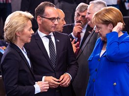 Nmeck delegace na summitu NATO. Ministryn obrany Ursula von der Leyen, f...