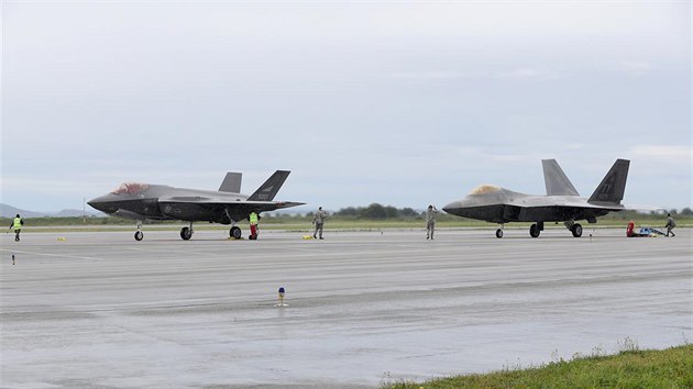 Letouny F-35 a F-22 v Norsku