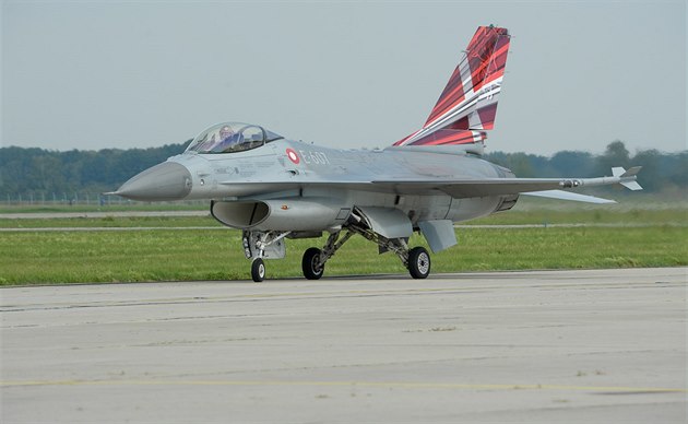Letoun F-16 dánského letectva na Dnech NATO v Ostrav