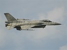 Letoun F-16 polskho letectva na Dnech NATO v Ostrav