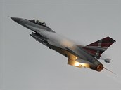 Letoun F-16 dnskho letectva na Dnech NATO v Ostrav