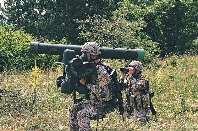 Lotytí vojáci s protiletadlovým raketovým kompletem RBS-70