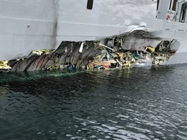 Pokozen norsk fregaty Helge Ingstad po srce s tankerem