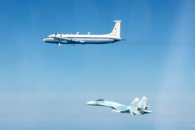 Ruské letouny Il-22 a Su-27 zachycené britskými stíhači nad Baltem 14. května...