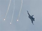 Display pilot Ivo Kardoš předvádí JAS-39 Gripen na Dni otevřených dveří letecké...