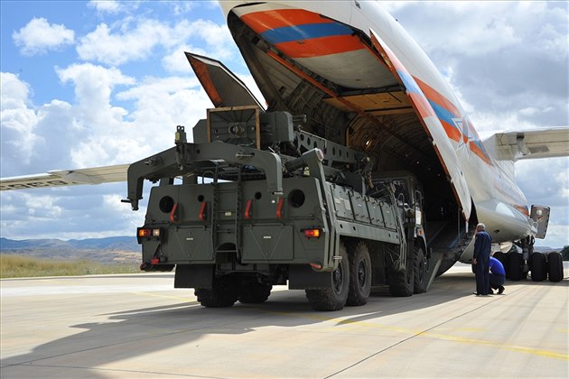 První zásilka ruského protivzdušného systému S-400 dorazila do Turecka