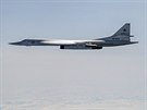 Rusk strategick bombardr Tu-160 a bojov stroj letoun Su-35 nad Baltem