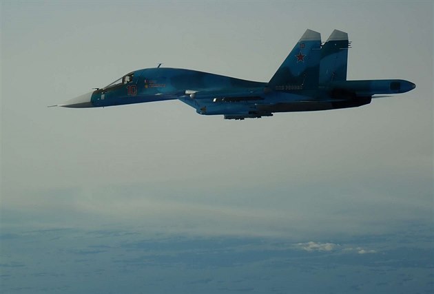 Ruský stíhací bombardér Su-34 "Fullback identifikovaný v záí 2019 eskými...