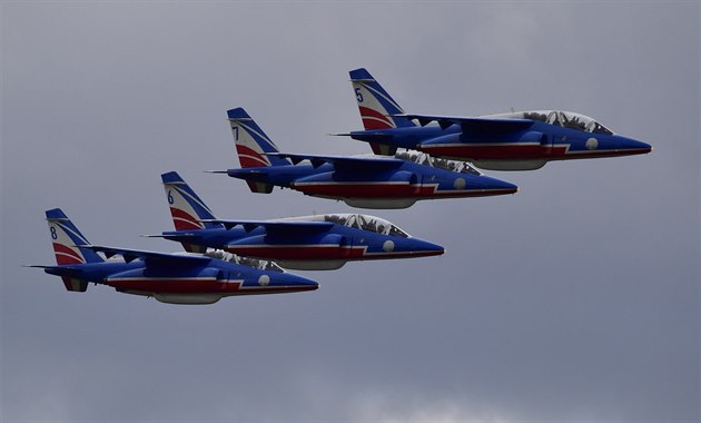 Akrobatická skupina Patrouille de France na Dnech NATO v Ostrav