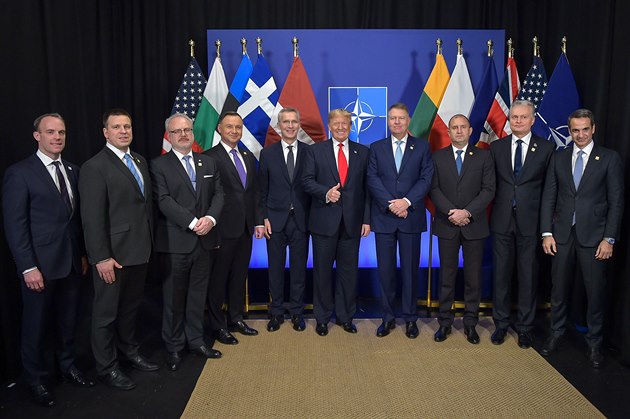 Donald Trump s pedstaviteli zemí NATO, které vydávají 2 % HDP na obranu. Ilustraní foto. 