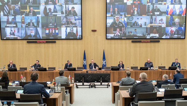 Virtuální schzka ministr obrany lenských stát NATO v bruselské centrále