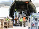 Ob An-225 Mrija v nmeckm Lipsku se zsilkou ochrannch masek z ny