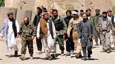 Povstalci Talibanu skládají zbran