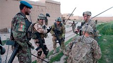 Koordinaní porada eských, amerických a afghánských voják ve Vardaku