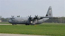 Americký transportní letoun C-130 Hercules na polské základn wiedwin