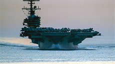 Letadlová lo USS George H.W. Bush (CVN 77) v Hormuzské úin koncem dubna