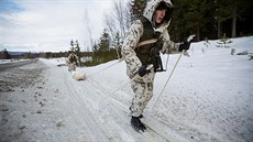 Finští vojáci během zimního cvičení Cold Response v Norsku