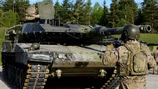 Tank Leopard dánské armády bhem závodu v Bavorsku