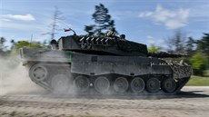 Tank Leopard 2A4 rakouského Bundesheeru v závod Tank Challenge v Bavorsku