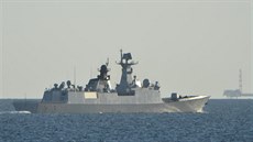 ínská raketová fregata Jün-cheng v Severním moi