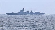 Čínský torpédoborec Che-fej v Severním moři zachycený z paluby dánské fregaty...