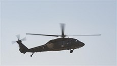První z darovaných amerických vrtulníků UH-60 Black Hawk v barvách afghánských...