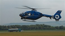 Policejní vrtulník EC 135 s instalovaným speciálním leteckým gama spektrometrem...