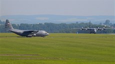 Americké stroje C-130 Hercules na áslavské základn jako podprné letouny pro...