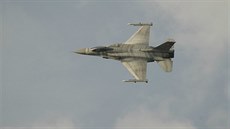 Letoun F-16 polského letectva na Dnech NATO v Ostravě