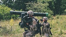 Lotyští vojáci s protiletadlovým raketovým kompletem RBS-70
