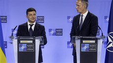 Ukrajinský prezident Volodymyr Zelenskyj a šéf NATO Jens Stoltenberg