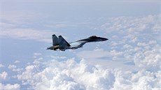 Ruský bojový letoun Su-35 nad Baltem