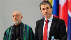 Afghánský prezident Hamíd Karzáí a generální tajemník NATO Anders Fogh