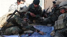 Plánování společné operace afghánských a koaličních sil