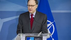 Náměstek generálního tajemníka NATO Alexander Vershbow.