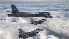 Belgick stroje F-16 doprovzej americk bombardr B-52