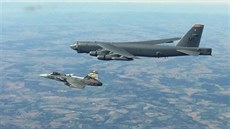 Americký bombardér B-52 v doprovodu letounů Gripen českých Vzdušných sil