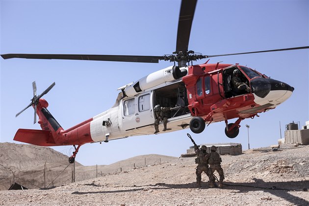 Vrtulník Black Hawk pozorovatelské mise MFO na Sinaji