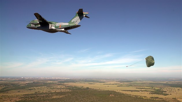 Multifunkní transportní letoun KC-390, na jeho výrob se podílí Aero Vodochody
