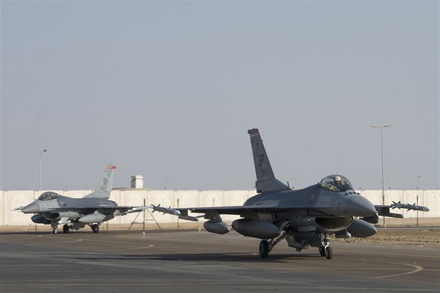 Letouny F-16 amerického letectva převelené kvůli napětí na Blízkém východě do...
