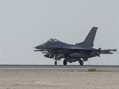 Letoun F-16 amerického letectva převelený kvůli napětí na Blízkém východě do...