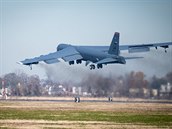 Bombardér B-52 startuje na misi na Blízkém východ z americké základny Barksdale