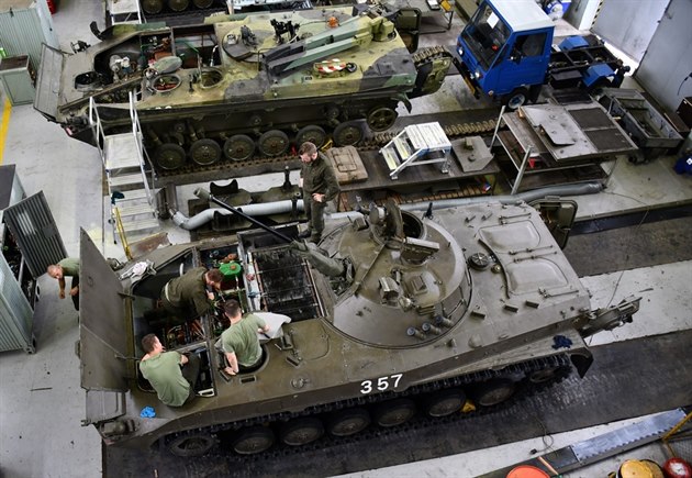 Armáda nechala zprovoznit kvůli výcviku patnáct bojových vozidel BVP-2 ze svých...