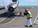 Letouny F-35B na palub britsk letadlov lodi HMS Queen Elizabeth