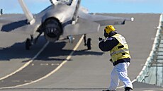 Letouny F-35B na palub britské letadlové lodi HMS Queen Elizabeth